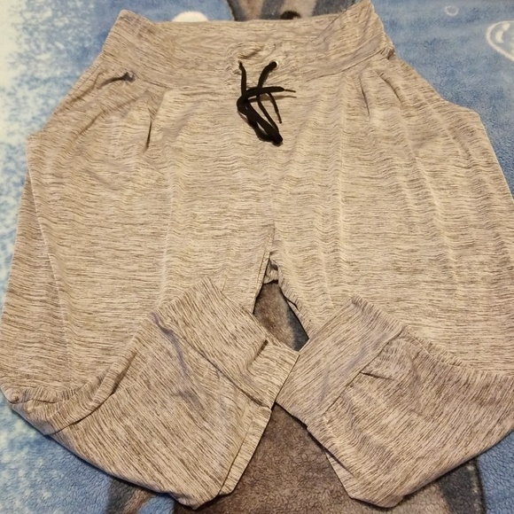 Aeropostale Pants - Capri joggers